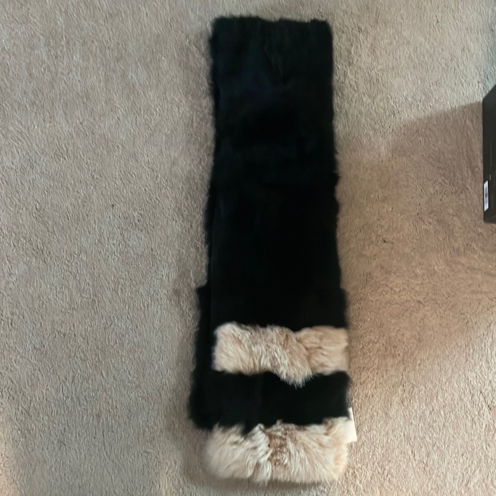 NWT SURELL Rabbit Fur
Pull Through Scarf Style#6466 Black
Blush OS $128